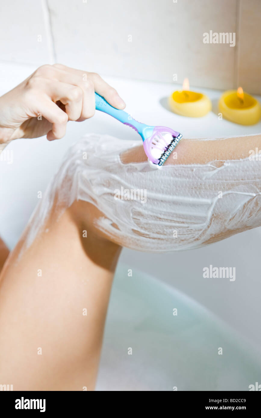 Woman in bathtub shaving legs hires stock photography and images Alamy