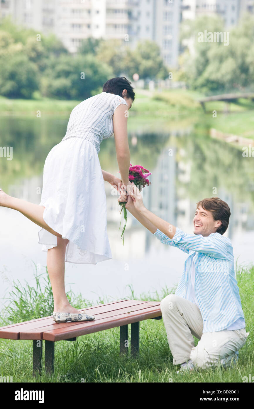 Boy proposing girl hi res stock photography and images Alamy