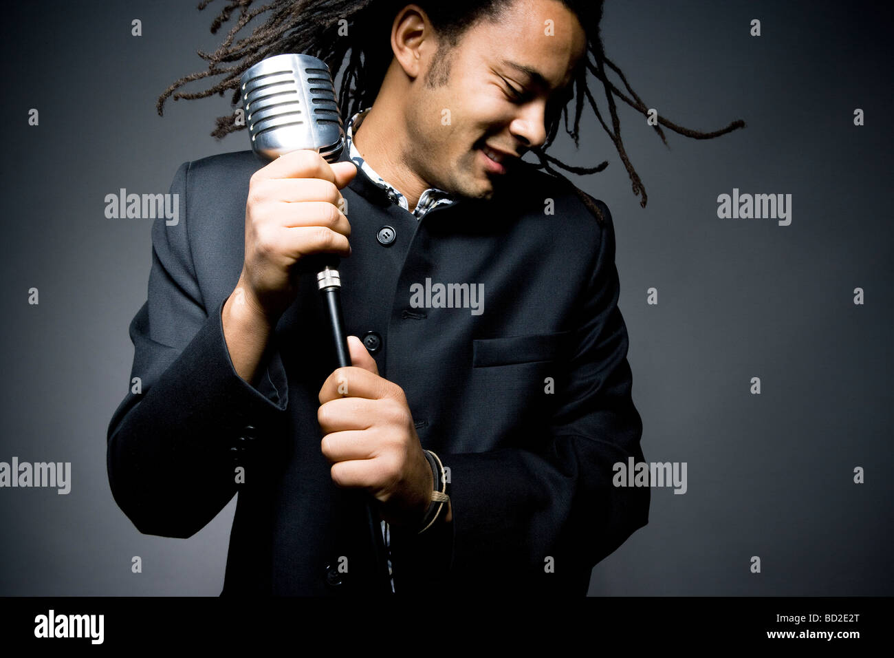 человек под дождем. поющие под дождем фильм 1952. танцы под дождем. танцы 2 девушки. Justin timberlake singer.