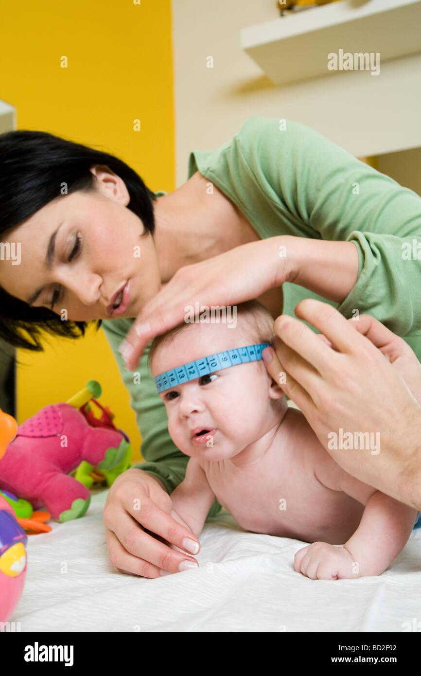 https://c8.alamy.com/comp/BD2F92/doctor-measuring-infants-head-BD2F92.jpg