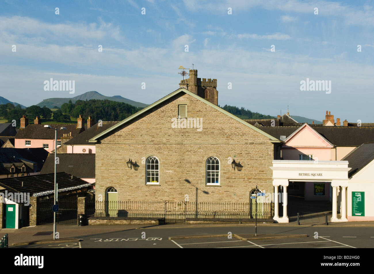 Car park and shopping centre in Brecon town Stock Photo