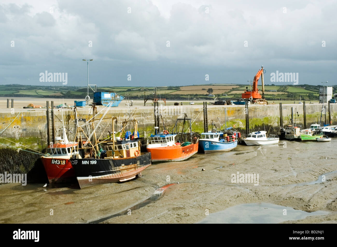 Padstow harbour fishing boat hi-res stock photography and images - Alamy