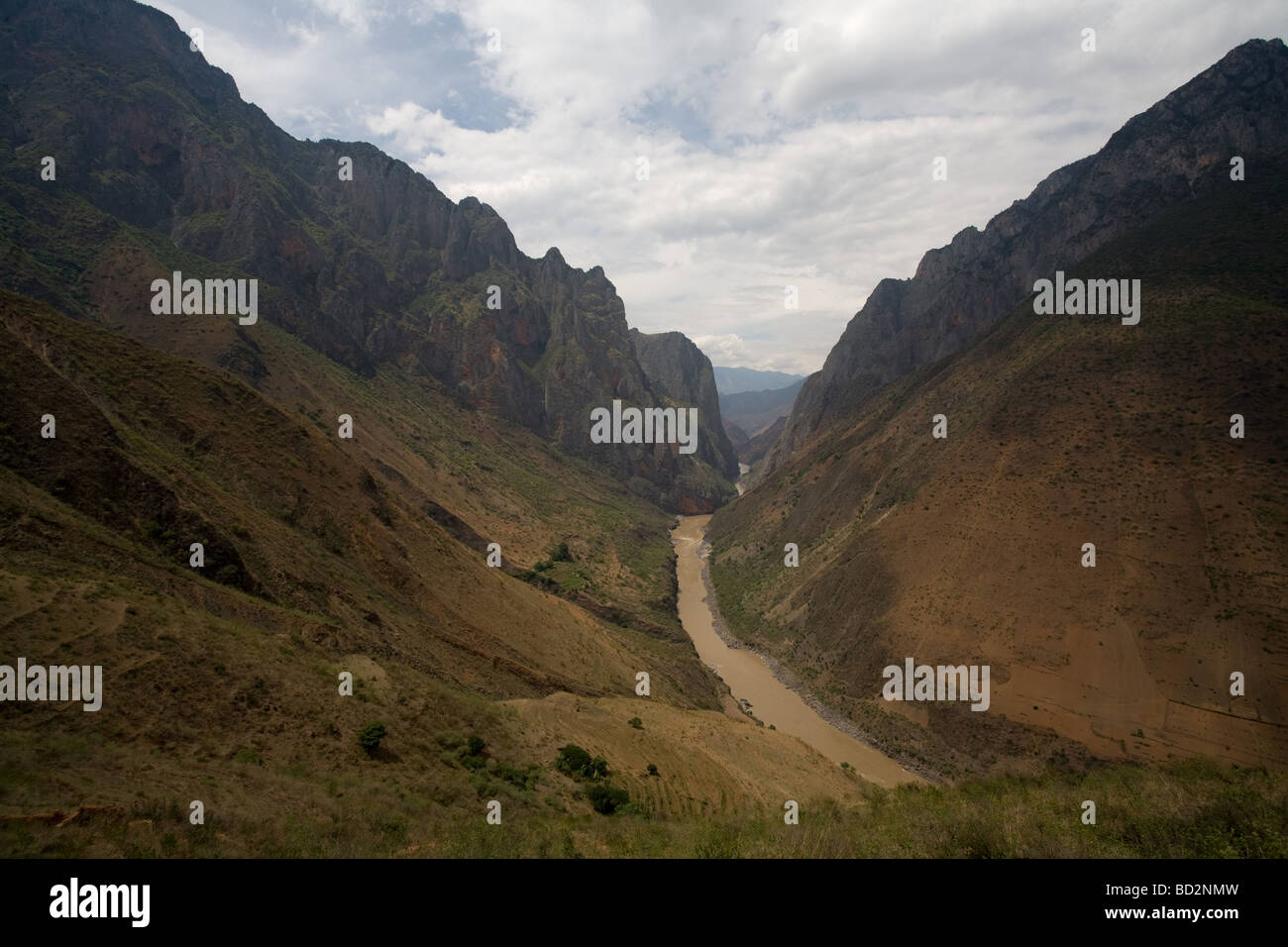 China yunnan province around hi-res stock photography and images - Alamy