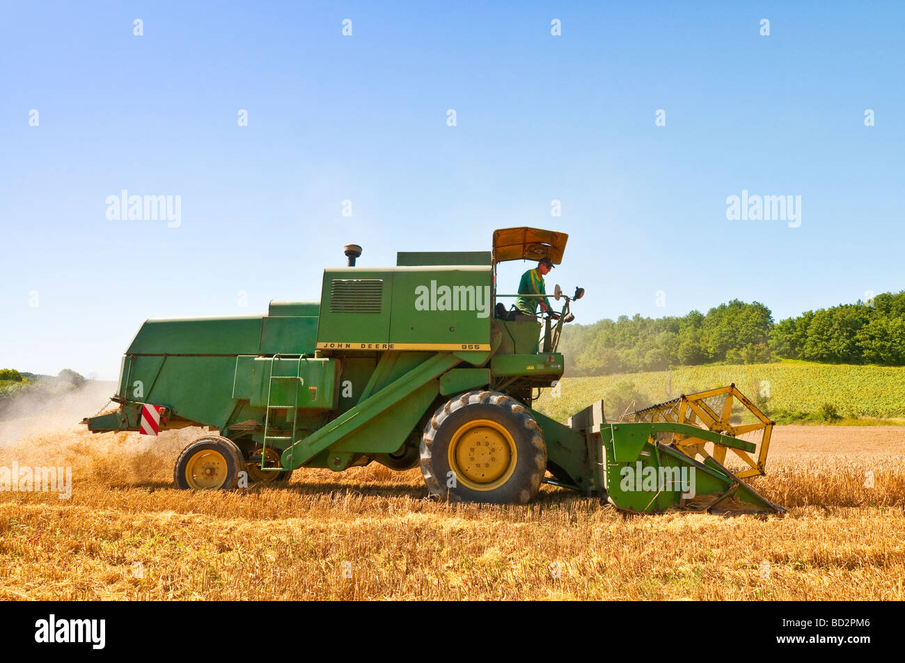 30-year old John Deere 955 combine harvester - sud-Touraine, France.