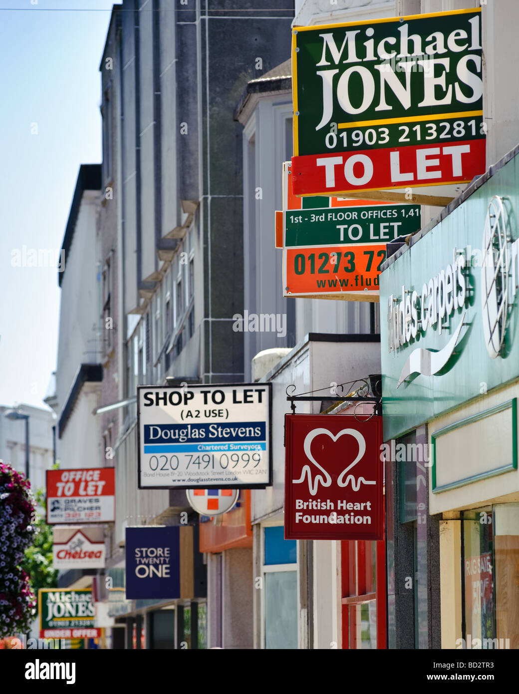 Shops to Let in Worthing High Street, Uk Stock Photo Alamy