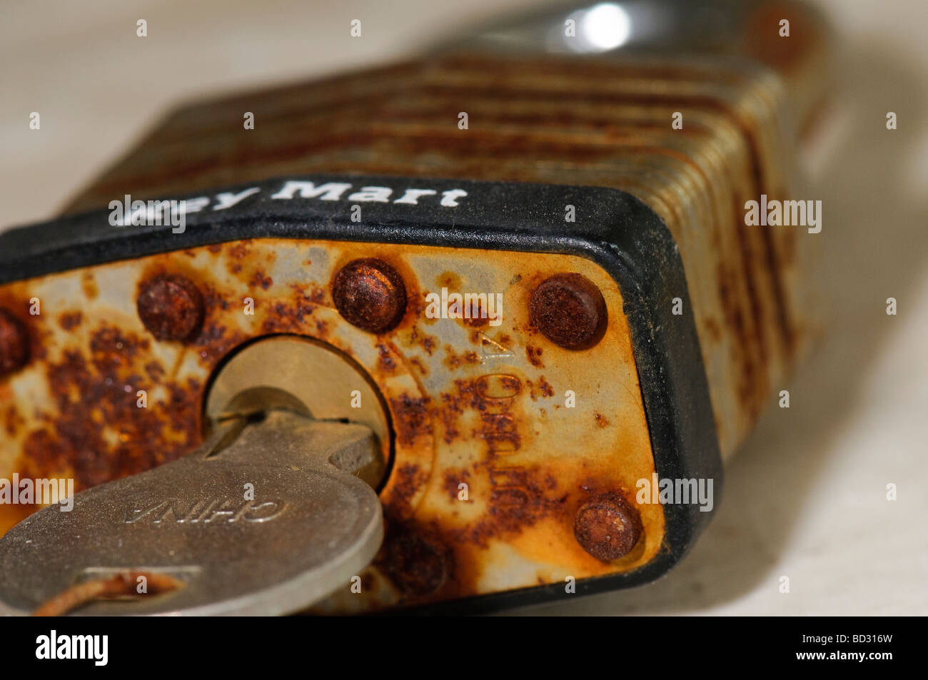 Rusty lock and key hi-res stock photography and images - Alamy
