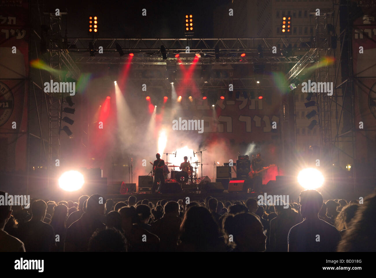 Heavy metal fans rock concert hi-res stock photography and images - Alamy