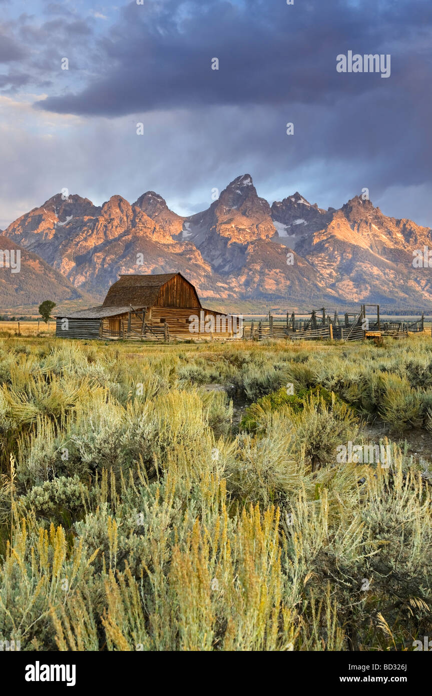 Scenic landscape historic barn hi-res stock photography and images - Alamy