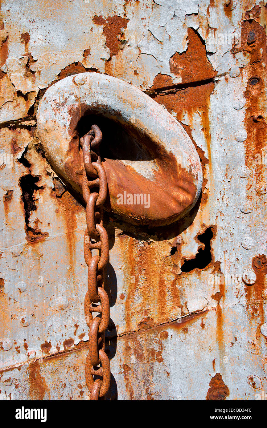 Detail anchor chain chain hole hires stock photography and images Alamy