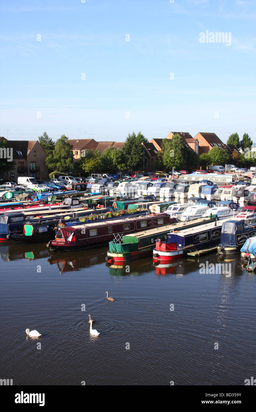 Uk canal boat castle hires stock photography and images Alamy