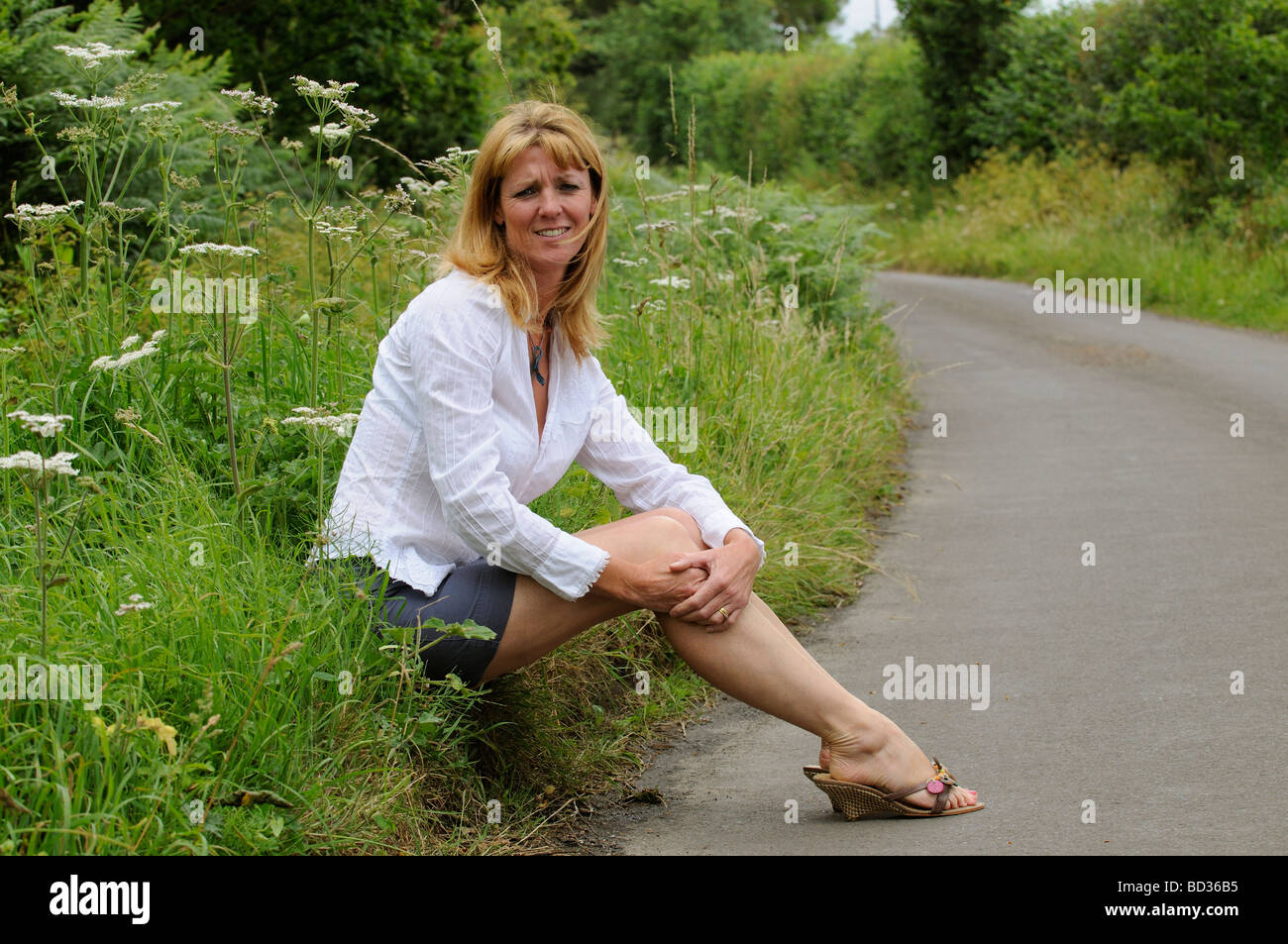 Mature woman wearing short skirt hi-res stock photography and images - Alamy