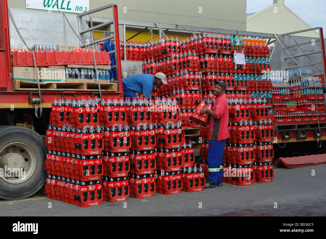 18 Piece Set Glass Soda Bottles Plastic Soft Drink Red Crate The Pop