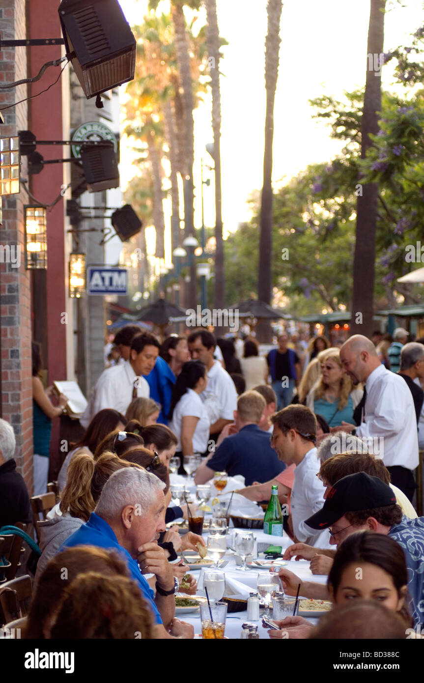 Outdoor cafe in Santa Monica, California Stock Photo Alamy