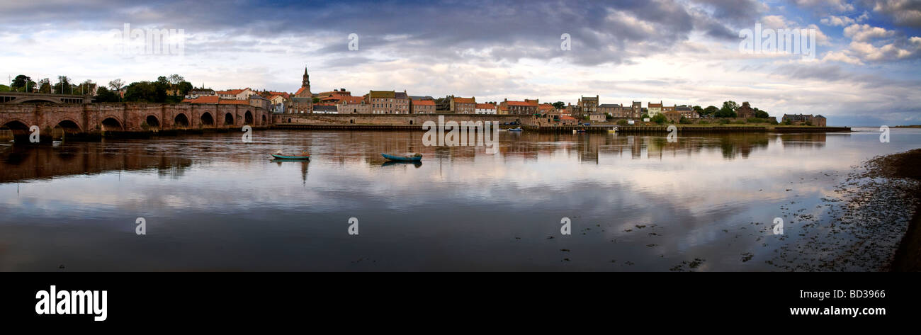 Panoramic view of the medieval town of Berwick upon Tweed Stock Photo