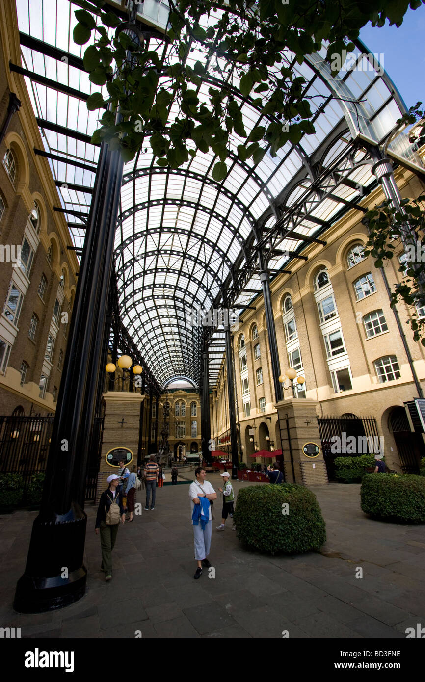 Galleria shopping mall hi-res stock photography and images - Alamy
