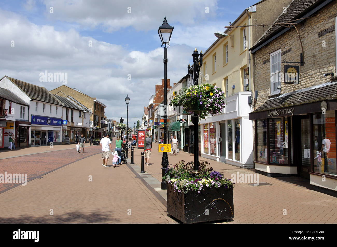 Pedestrianised Sheep Street, Bicester, Oxfordshire, England, United