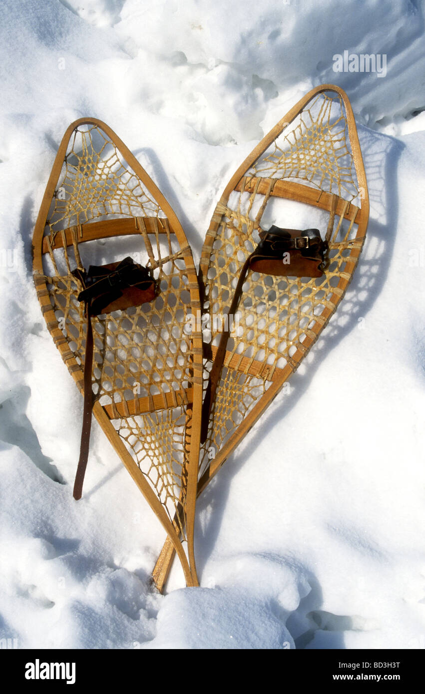 Traditional snowshoes canada hires stock photography and images Alamy