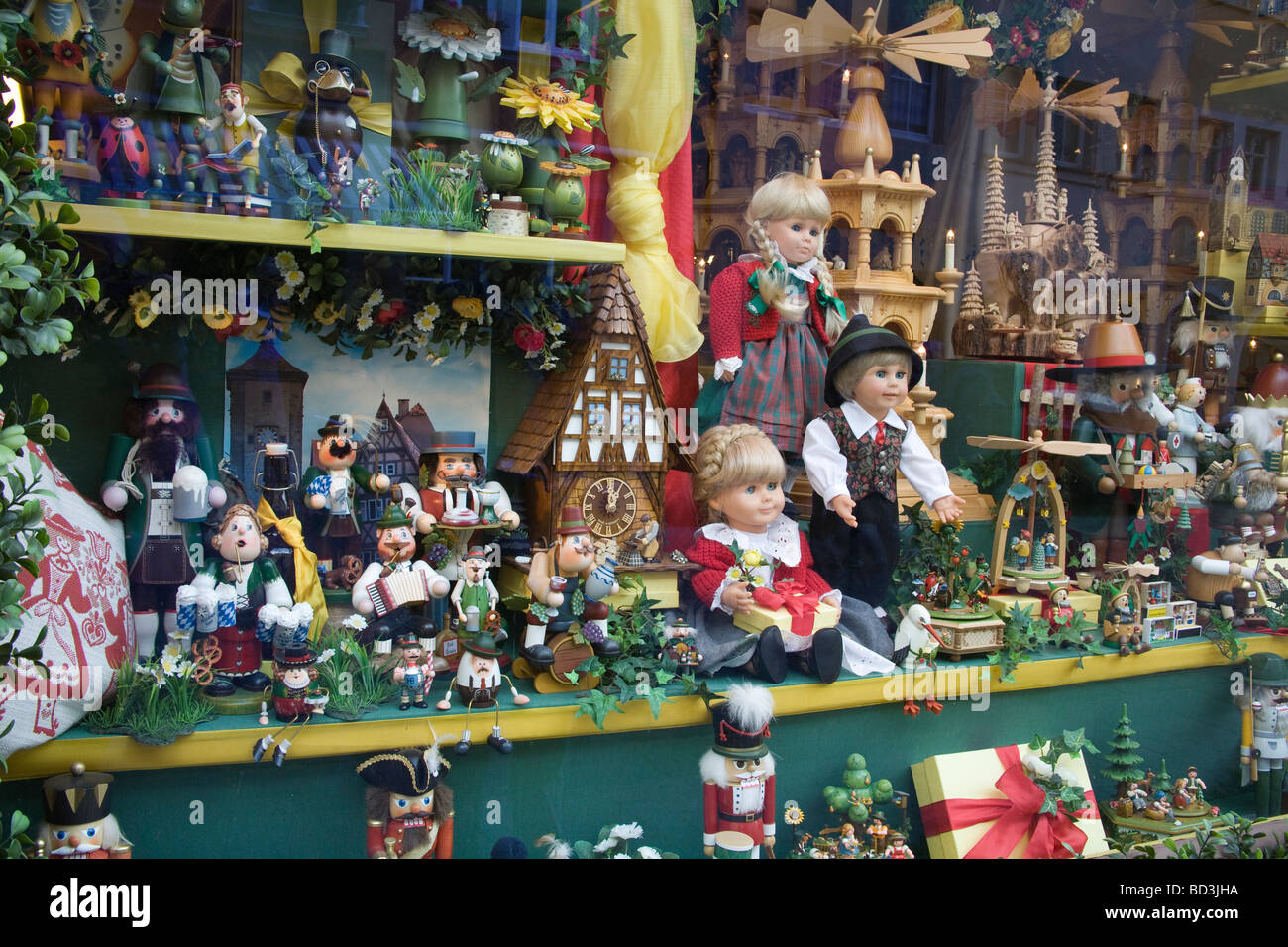Shop window window display bavaria hi-res stock photography and images ...