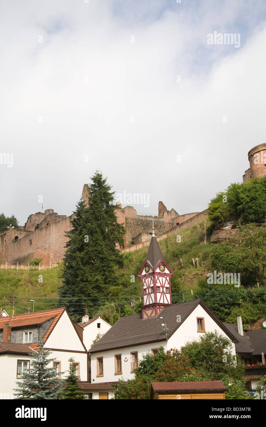 Hardenburg Rhineland Palatinate Germany EU Ruins of the large 16thc Castle high above the town Stock Photo