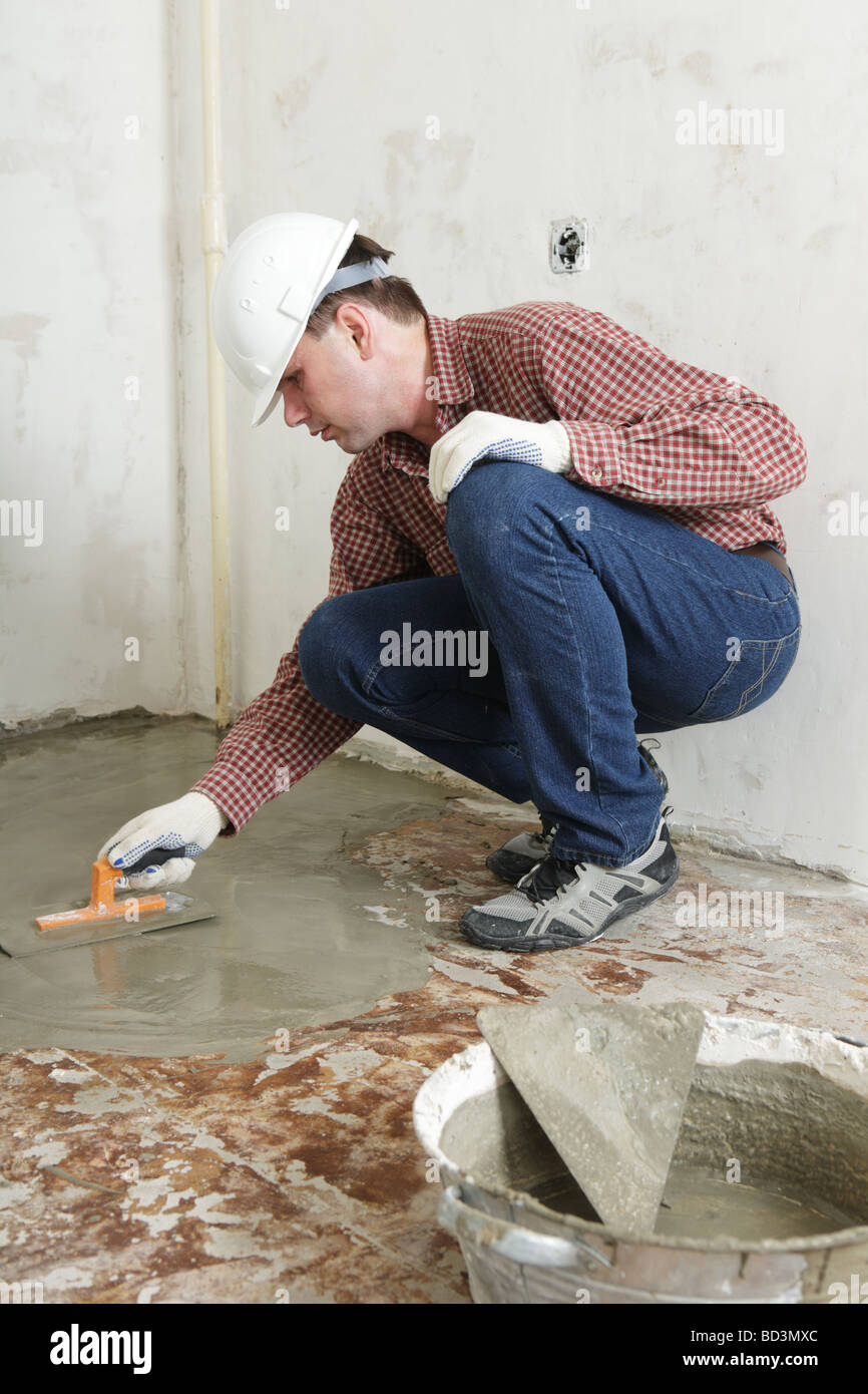 Construction worker spreading wet concrete Stock Photo Alamy