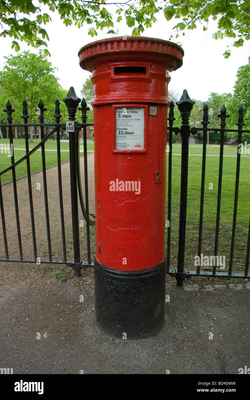 Square post leaves hi-res stock photography and images - Alamy