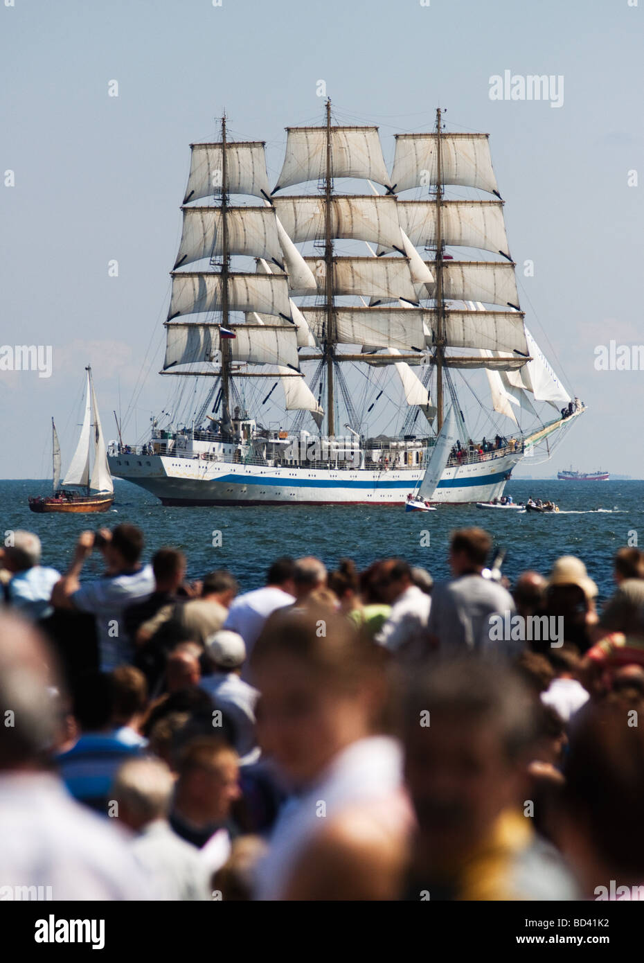 Tall ships hi-res stock photography and images - Alamy