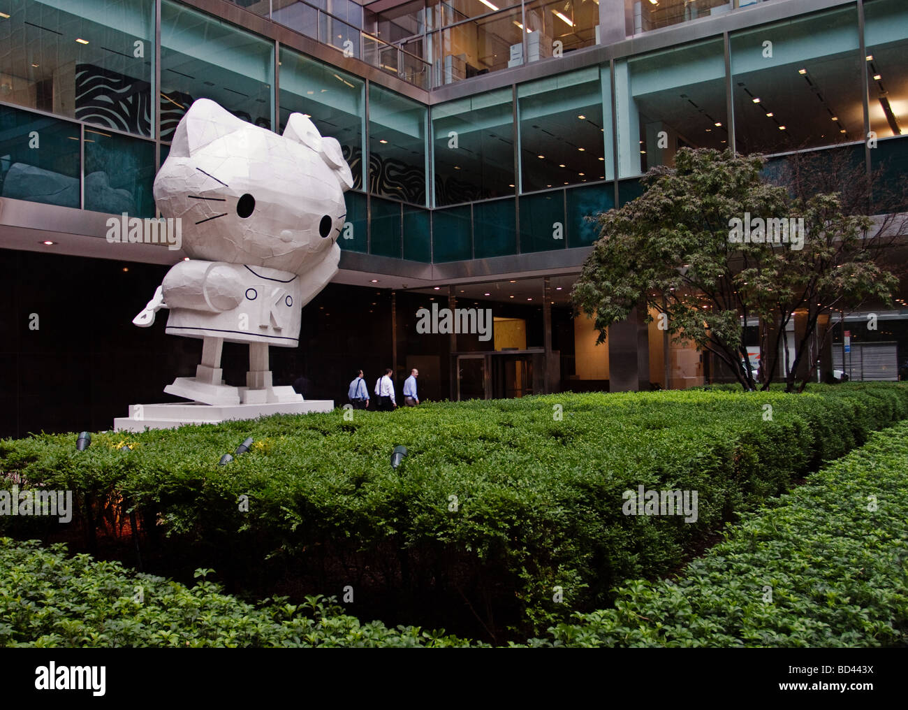 Hello Kitty. Tom Sachs Hello Kitty Wind Up, 2007-08, Painted Bronze, Lever House Art Collection Stock Photo