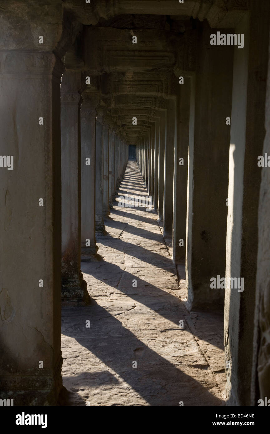 Long pillars hi-res stock photography and images - Alamy