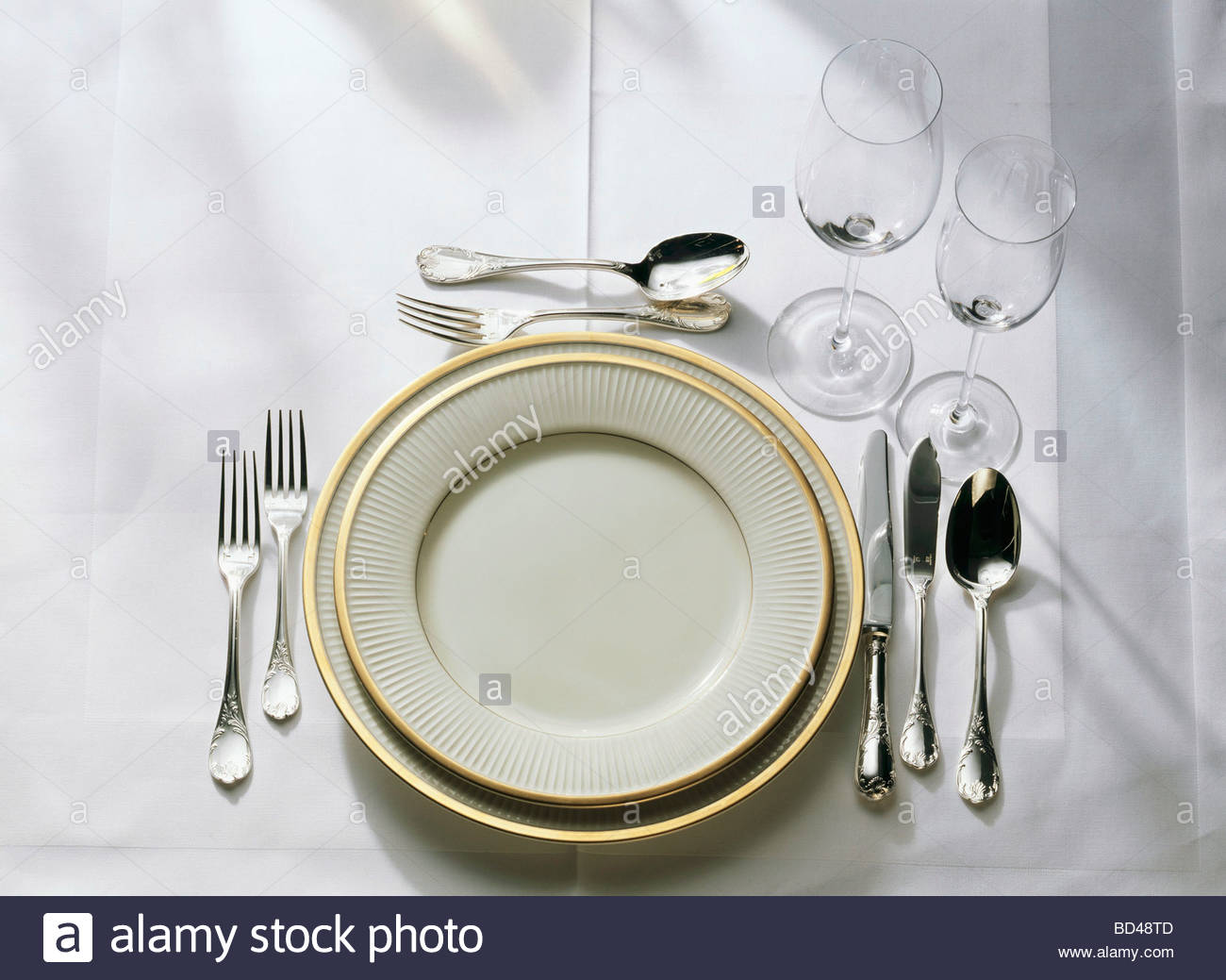 Table setting: gold-rim plates, cutlery, fish cutlery, glasses Stock ... Table setting: gold-rim plates, cutlery, fish cutlery, glasses Stock ...