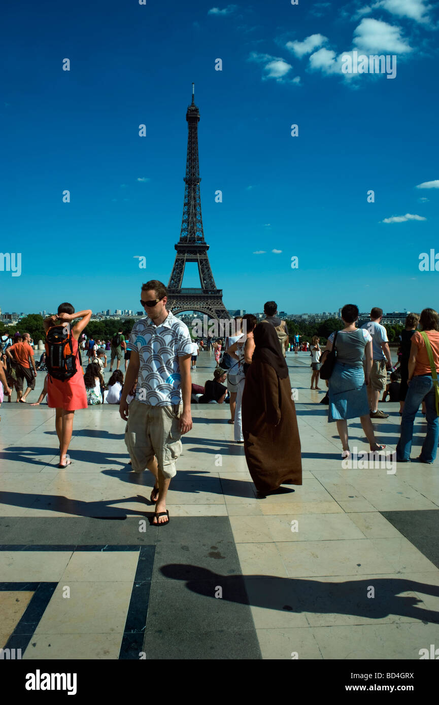 Paris France, 'French Monuments' Diverse Crowd People, Tourists Walking, Summer, Visiting the 'Eiffel Tower' from Trocadero Stock Photo