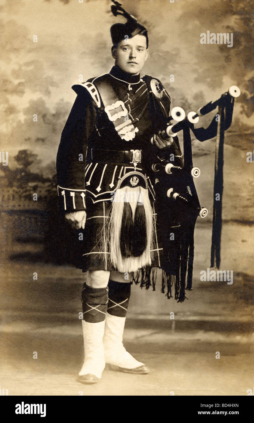 Scottish man kilt hi-res stock photography and images - Alamy