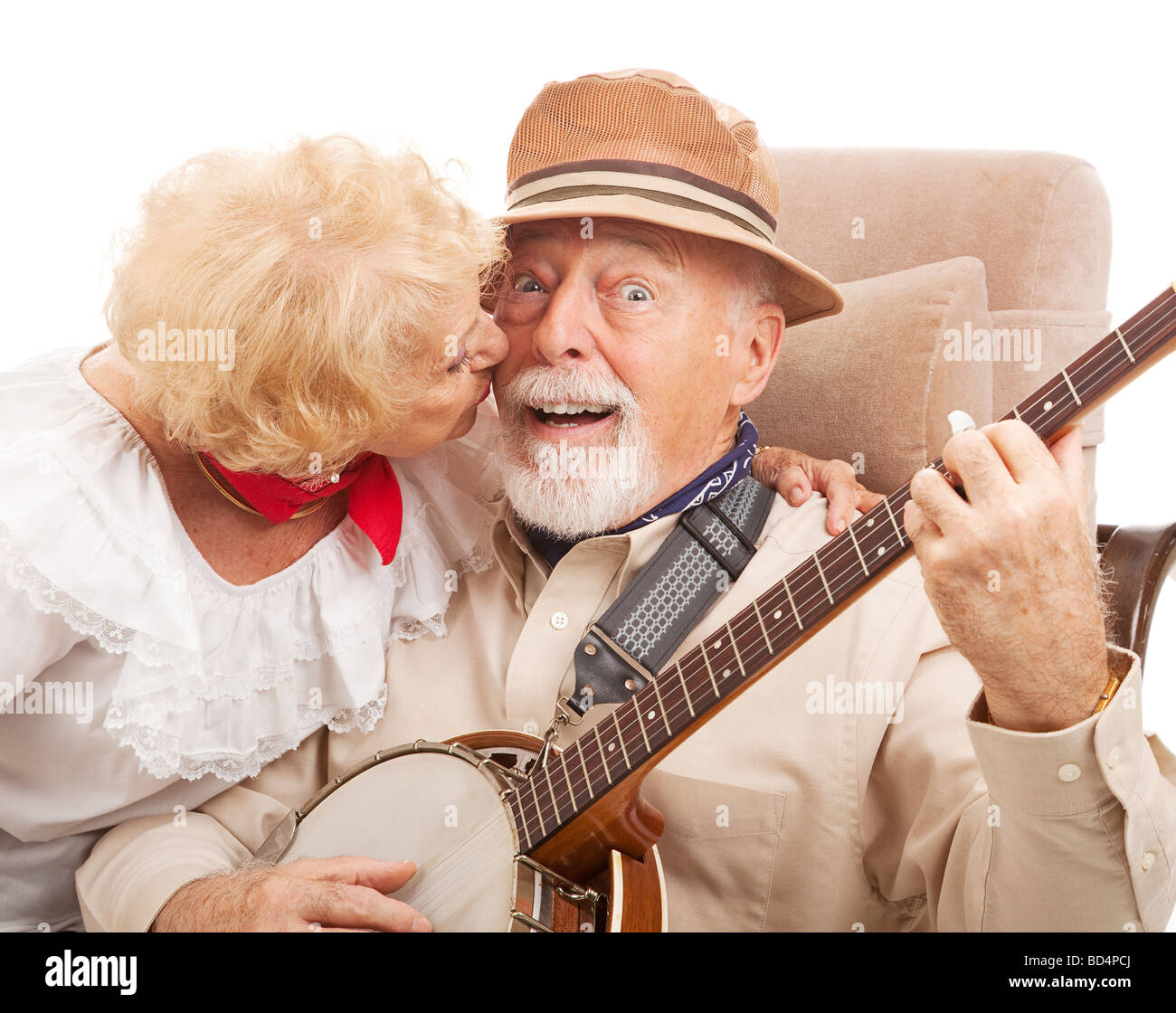 Дед с гармошкой. Бабушки в деревне с гармошкой. Старики поют. Старик поет песню. Бабушка в наушниках.