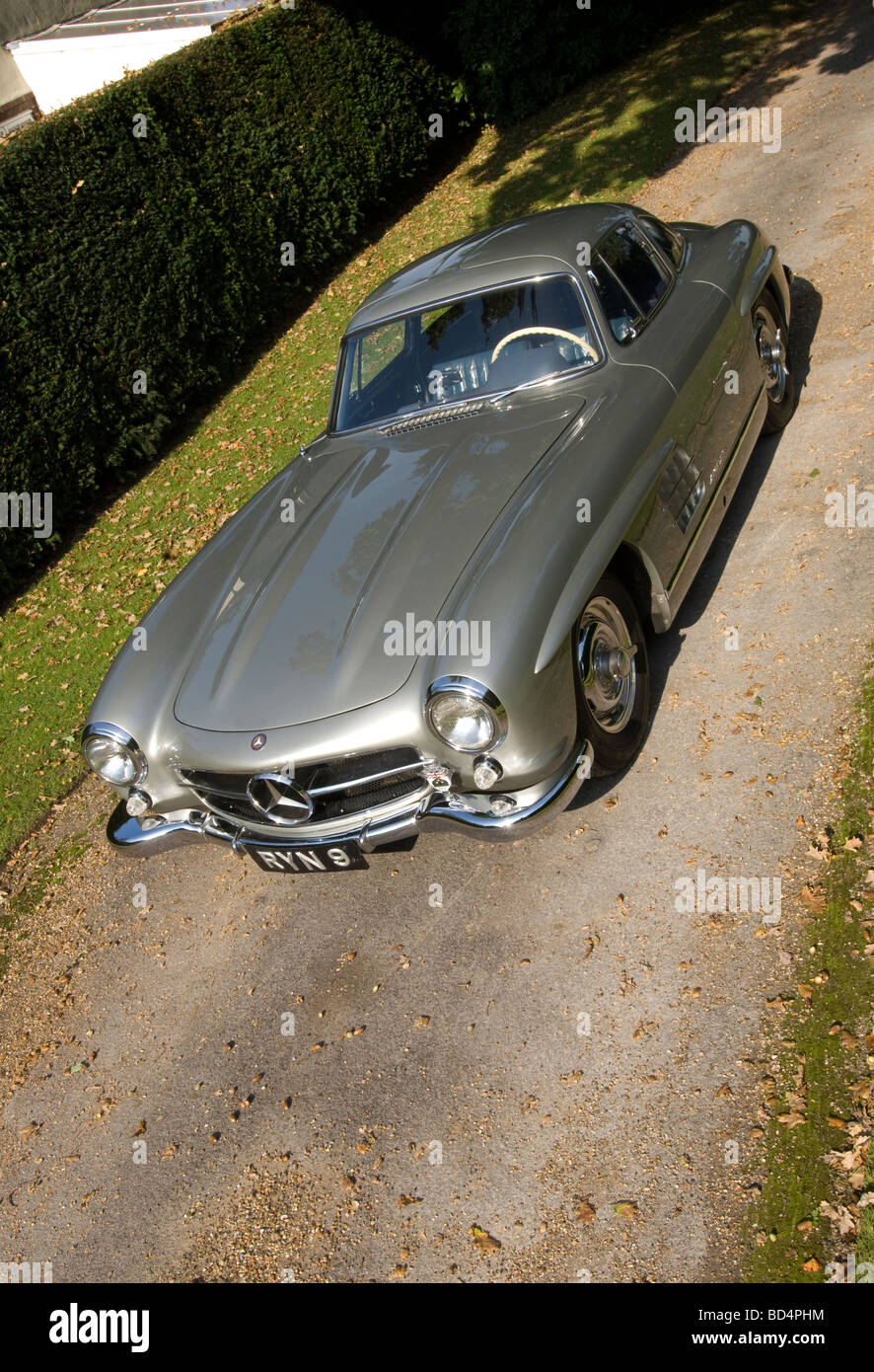 Mercedes 300SL Gullwing classic sports car Stock Photo - Alamy