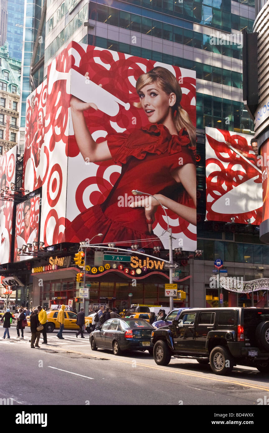 Big Target shop advertisement on 42nd street, Manhattan, New York, USA