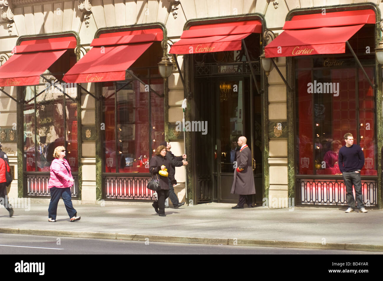 Cartier Store Front, 5th Avenue, NYC Stock Photo - Alamy