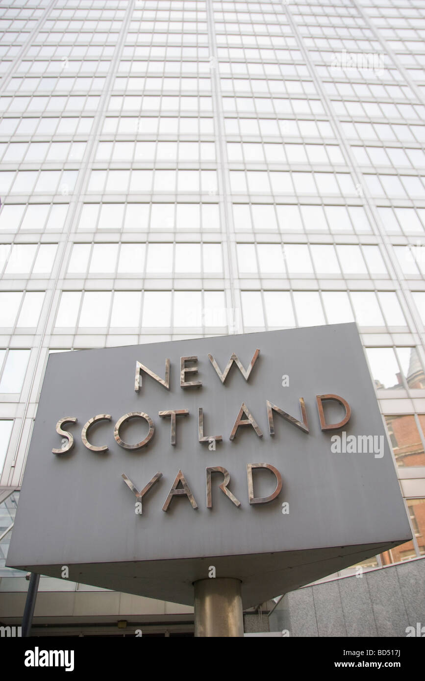 Sign outside New Scotland Yard the headquarters of the Metropolitan police based in London UK Stock Photo