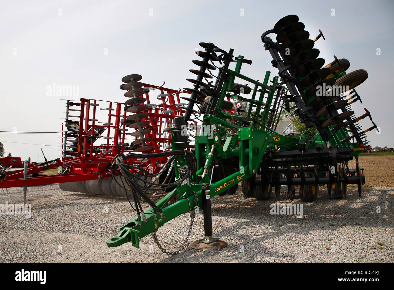 726 agricultural agriculture or farming Field cultivator Heavy duty equipment John Deere Kongsklide a machine machines mulch finisher in USA US hi-res Stock Photo