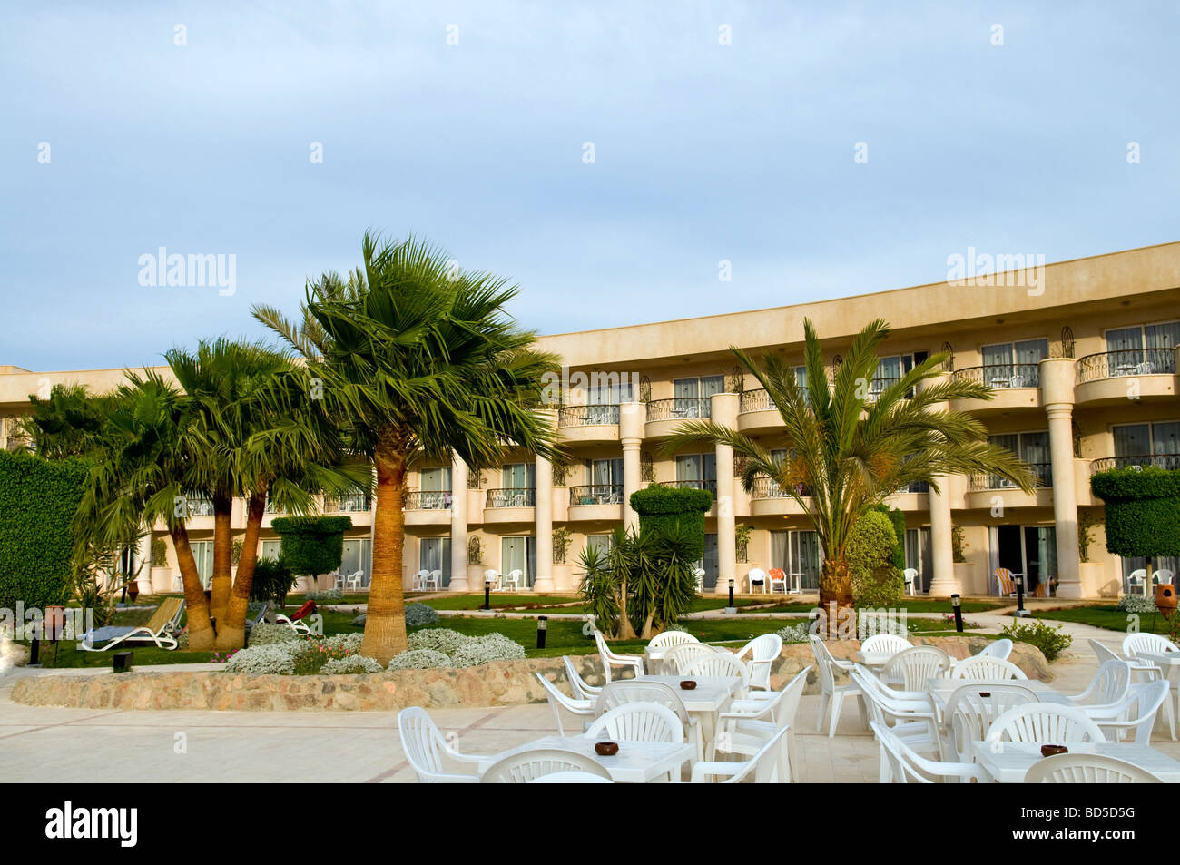 Palm tree resort hi-res stock photography and images - Alamy