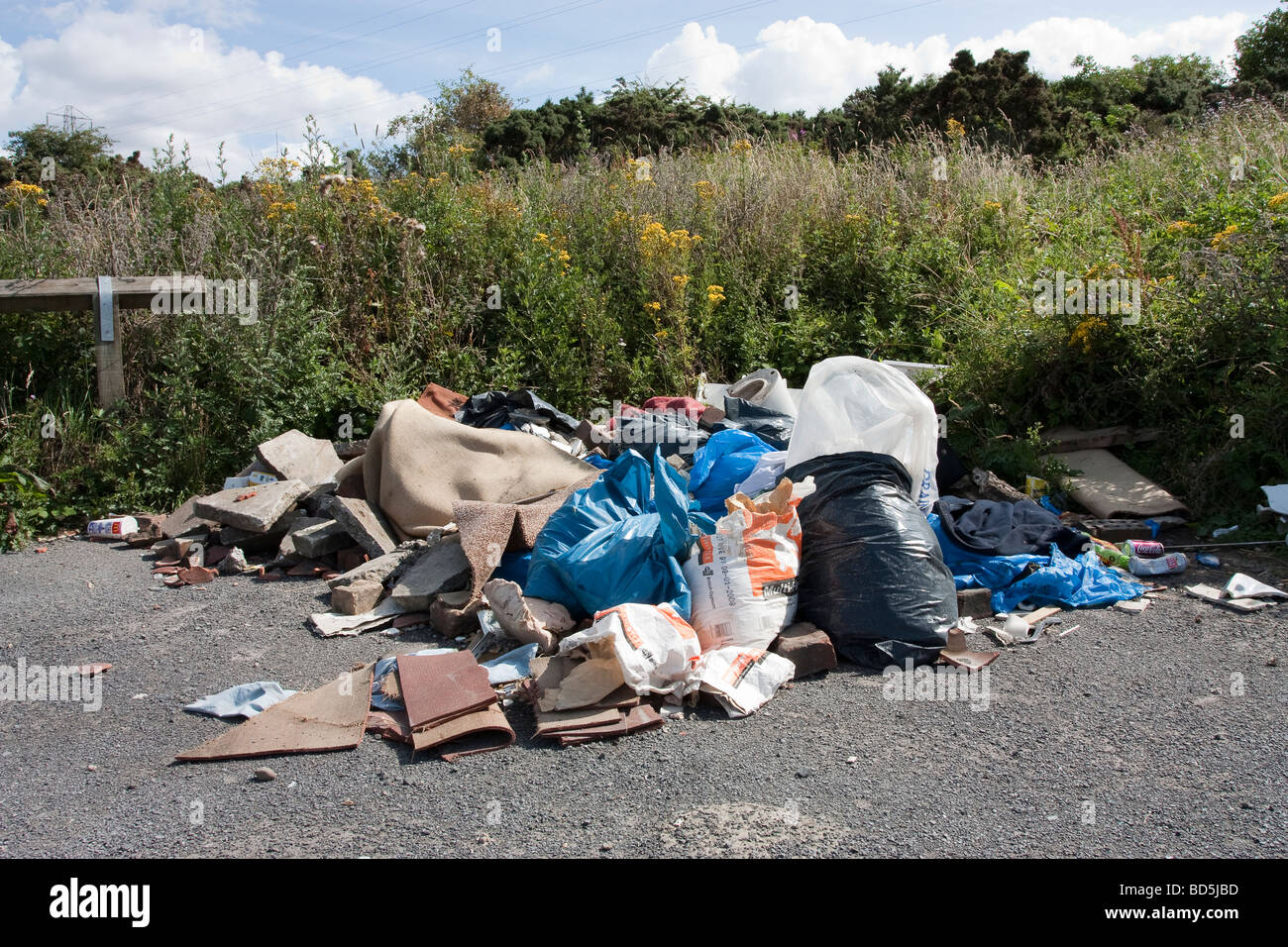 Roadside litter hi-res stock photography and images - Alamy