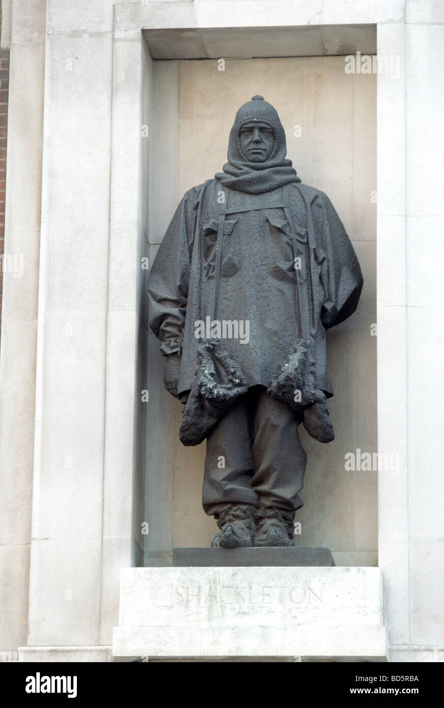 Statue of Sir Ernest Henry Shackleton outside the London headquarters of the Royal Geographical Society Stock Photo