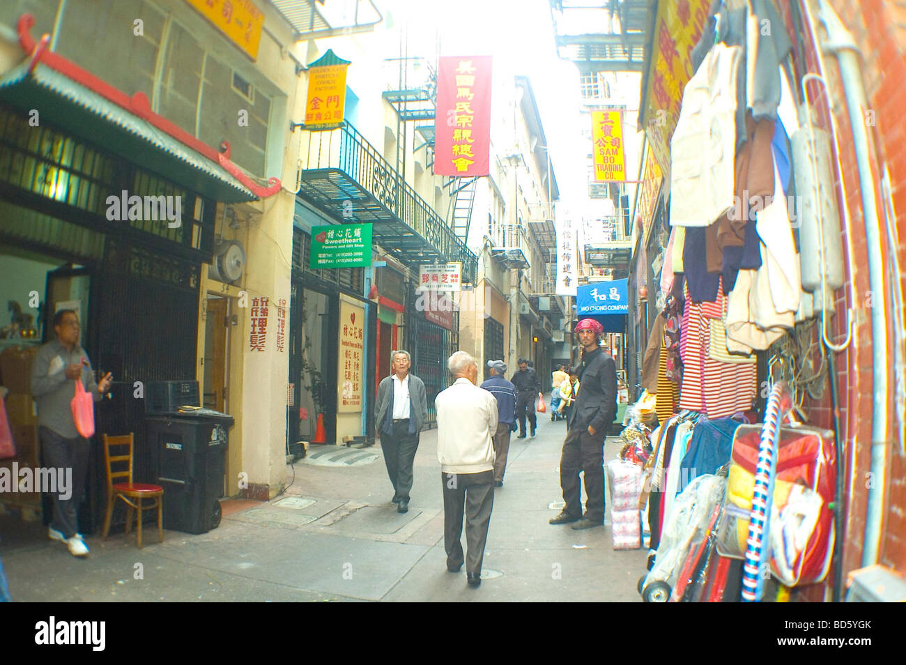 People And Shops In Chinatown San Francisco California Stock Photo Alamy People And Shops In Chinatown San Francisco California Stock Photo Alamy