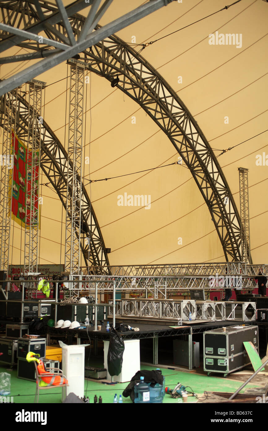 Set building stage hi-res stock photography and images - Alamy