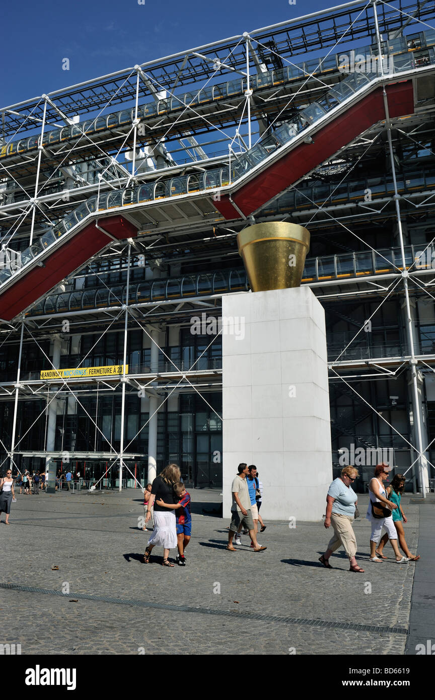 Paris France, Tourists Walking Outside 'George Pompidou Museum' on Front Plaza / Architects: 'Richard Rogers' and 'Renzo Piano' the centre pompidou Stock Photo