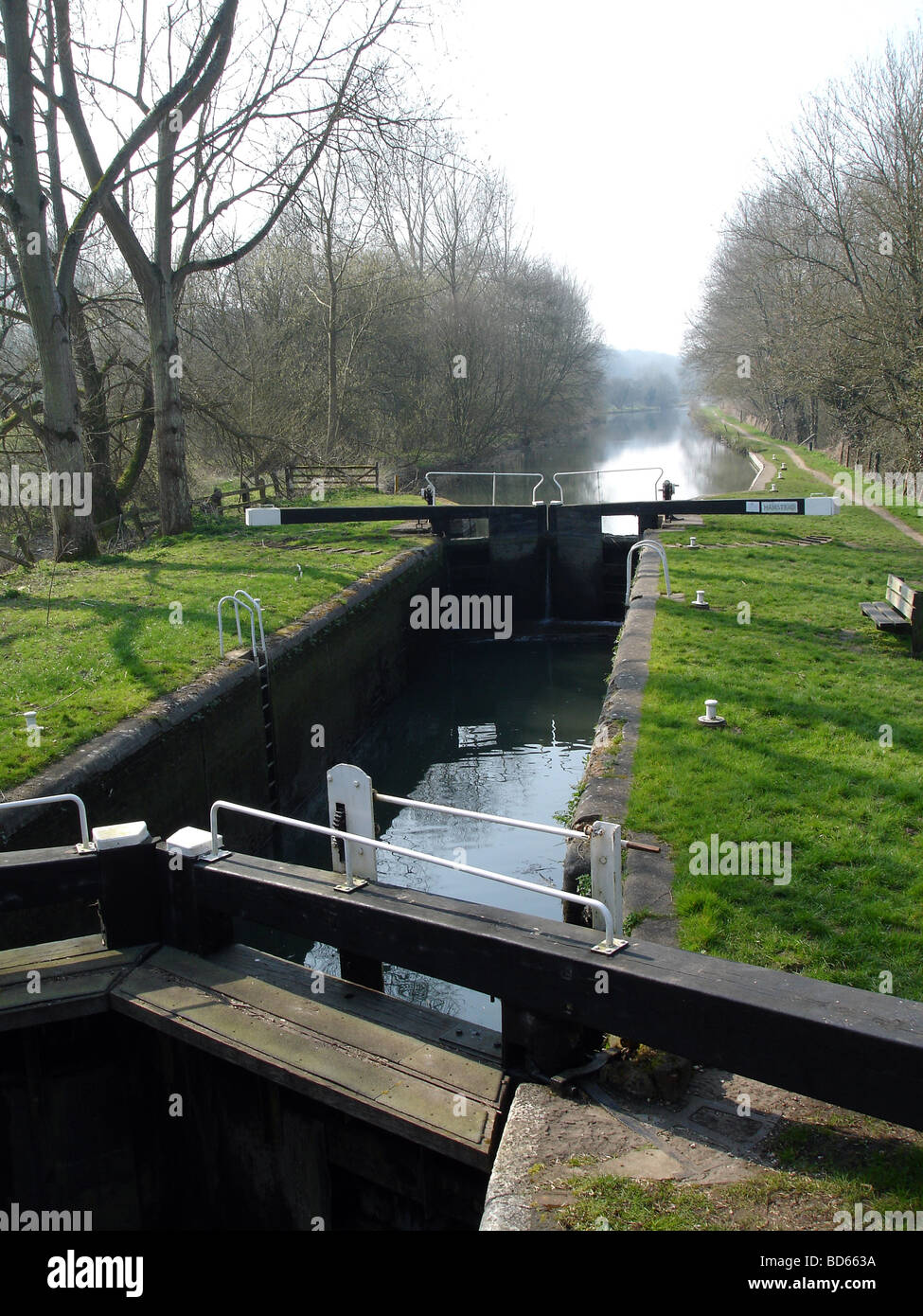 Hamstead Lock on the Kennet and Avon Canal between Kintbury and Newbury, Berkshire Stock Photo