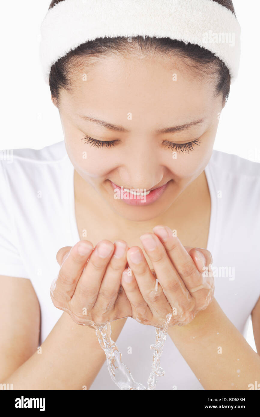 Japanese Woman Washing Face Stock Photo Alamy