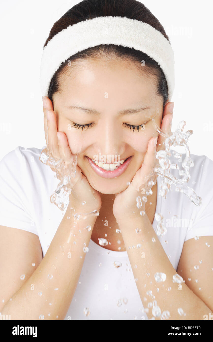 Japanese Woman Washing Face Stock Photo Alamy