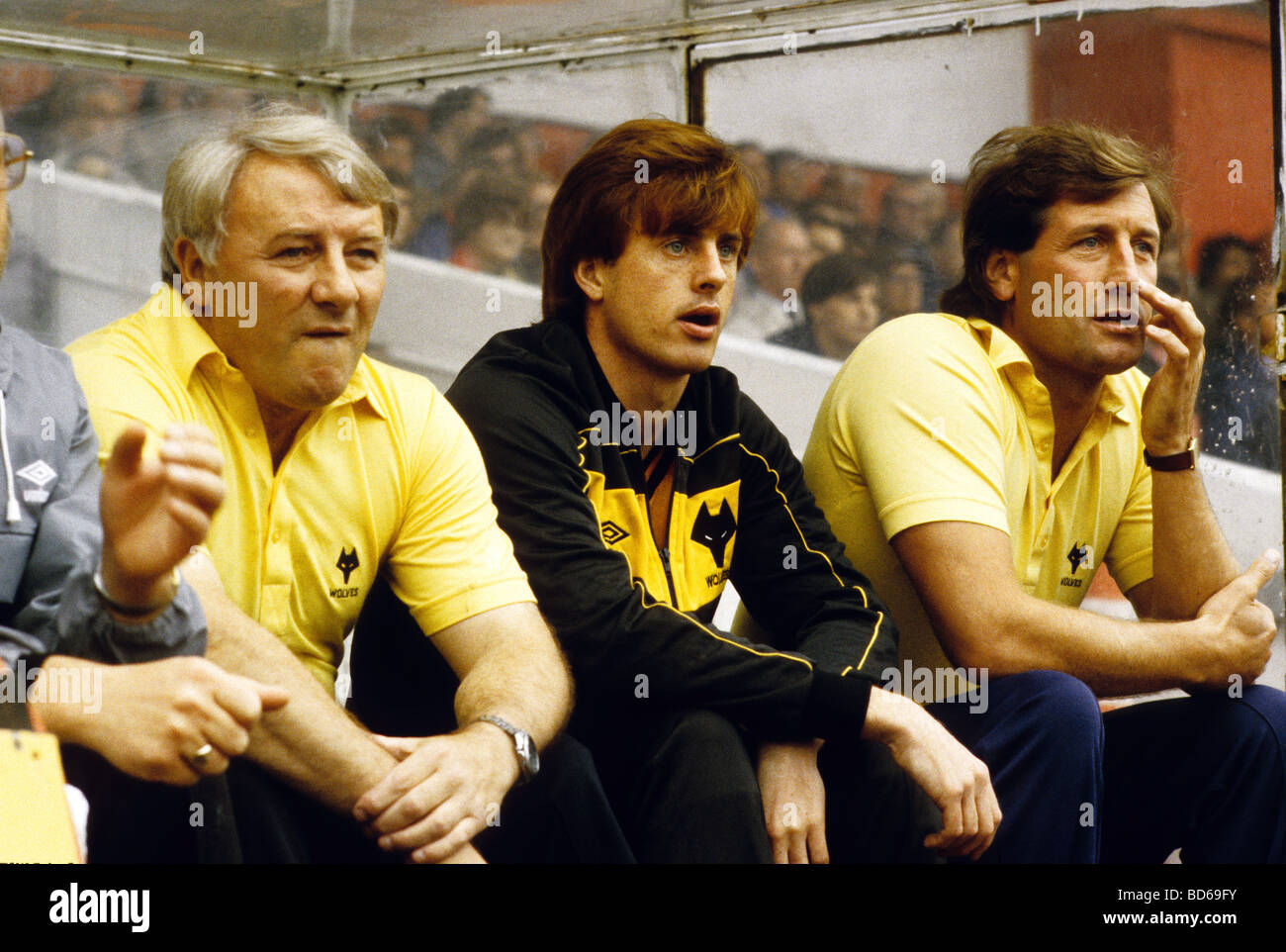 Wolves manager Tommy Docherty with Jim Melrose and Jim Barron in 1984 Wolverhampton Wanderers coach 1980s Stock Photo