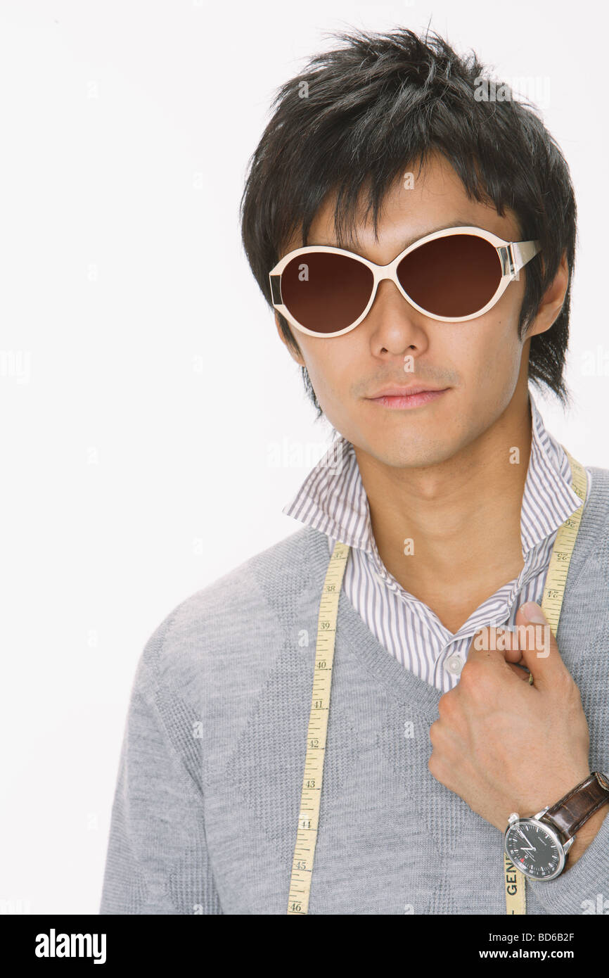 People wearing sunglasses hi-res stock photography and images - Alamy