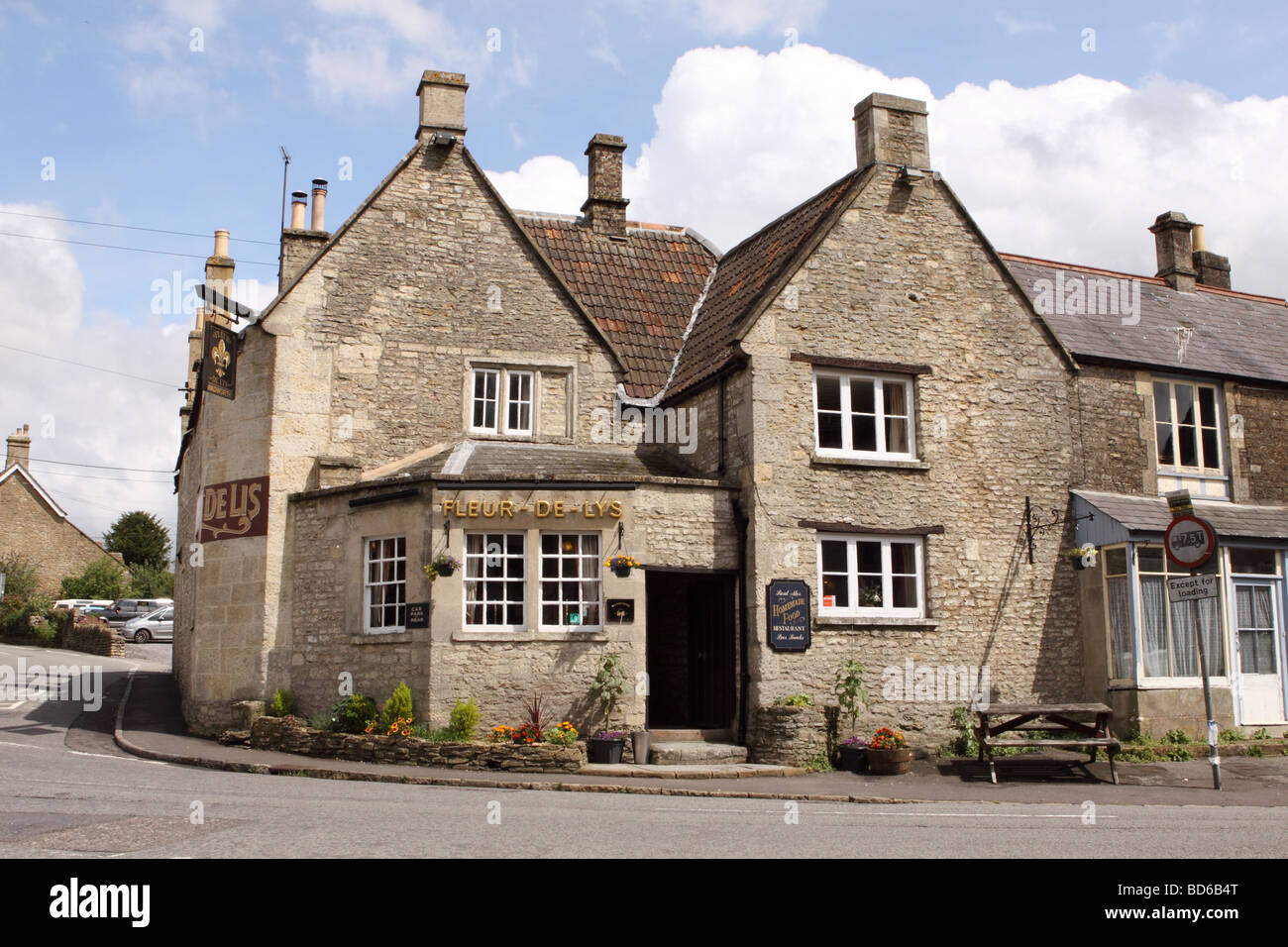 Fleur de Lys old english country pub in Somerset village of Norton St  Philip Stock Photo - Alamy