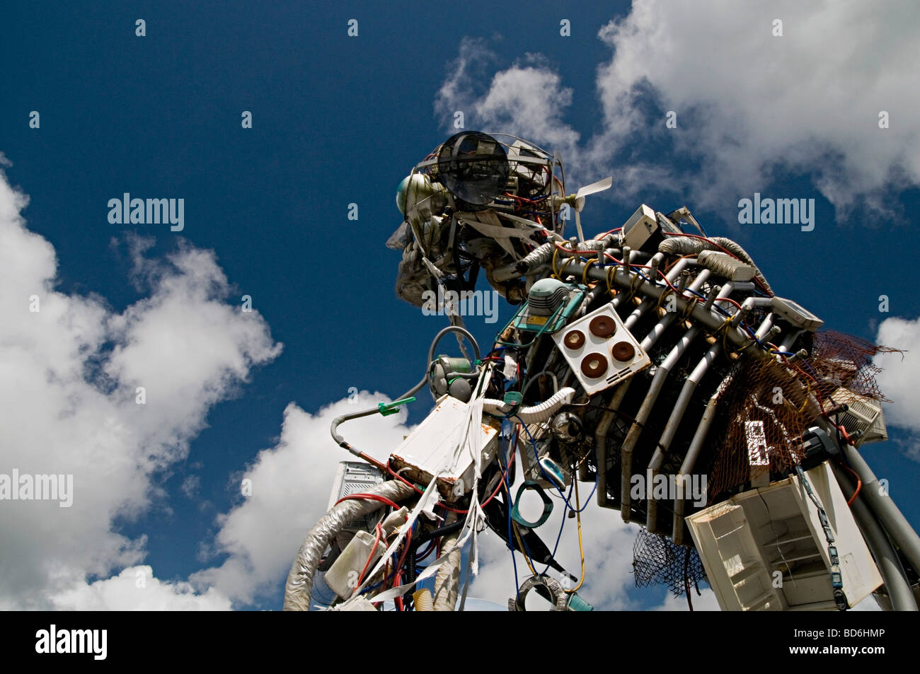 Weee man sculpture eden project hires stock photography and images Alamy